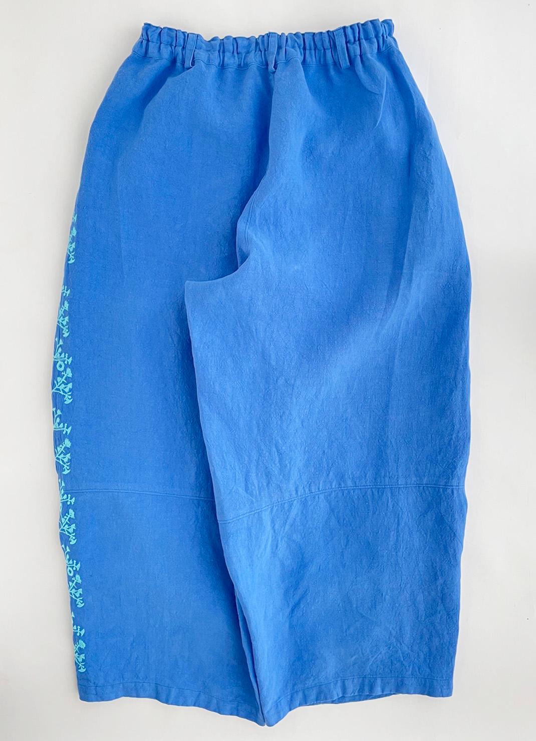 軽やか麻パンツ　スカイブルーブルー　刺繍/ ヒメジョオン　ワイドパンツ　ご希望のパンツ丈受注制作　ボタニカル | 2枚目